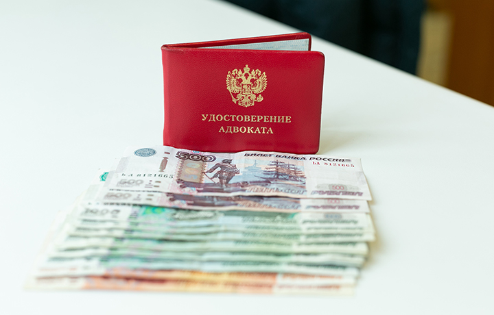 Адвокаты разобрали, как теперь платить за помощь и на чем реально заработать в «гонораре успеха»